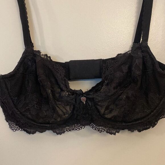 Victoria’s Secret body by Victoria underlined Demi bra, size 36C - Picture 3 of 8
